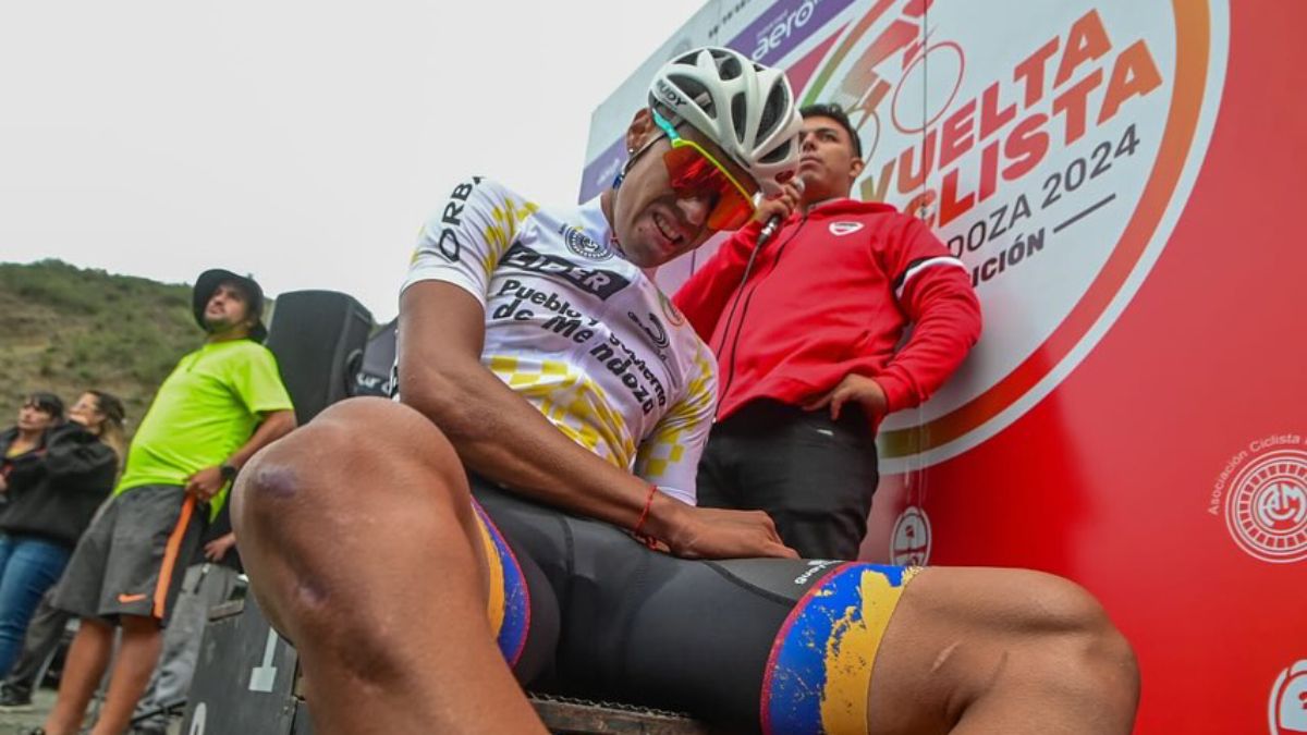 El lavallino Nahuel Méndez, del equipo de la Municipalidad de Guaymallén dejó en el Cristo redentor la malla líder, pero este domingo peleará en el Corredor del Oeste la obtención de la Vuelta de Mendoza 2024. El lavallino Nahuel Méndez, del equipo de la Municipalidad de Guaymallén dejó en el Cristo redentor la malla líder, pero este domingo peleará en el Corredor del Oeste la obtención de la Vuelta de Mendoza 2024.