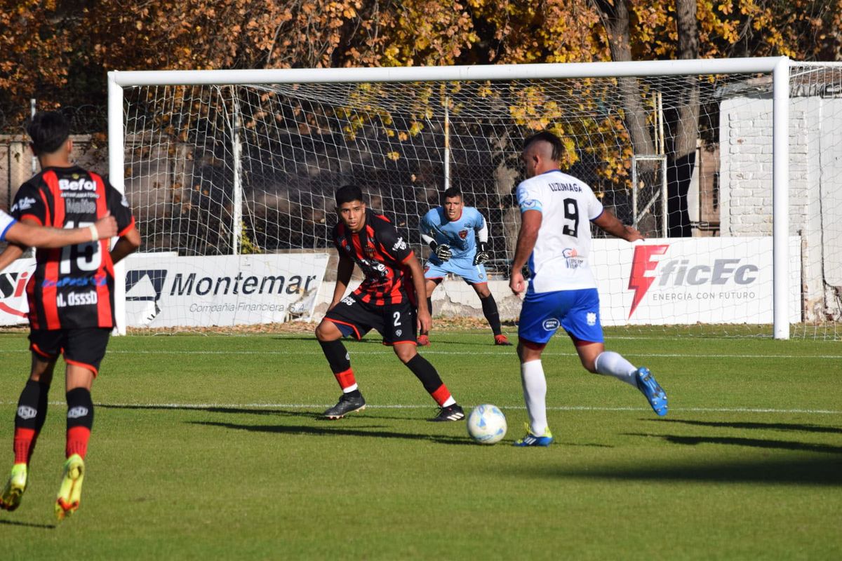 FADEP y Deportivo Luzuriaga protagonizaron la final del torneo en la cancha de Gimnasia y Esgrima. FADEP y Deportivo Luzuriaga protagonizaron la final del torneo en la cancha de Gimnasia y Esgrima.