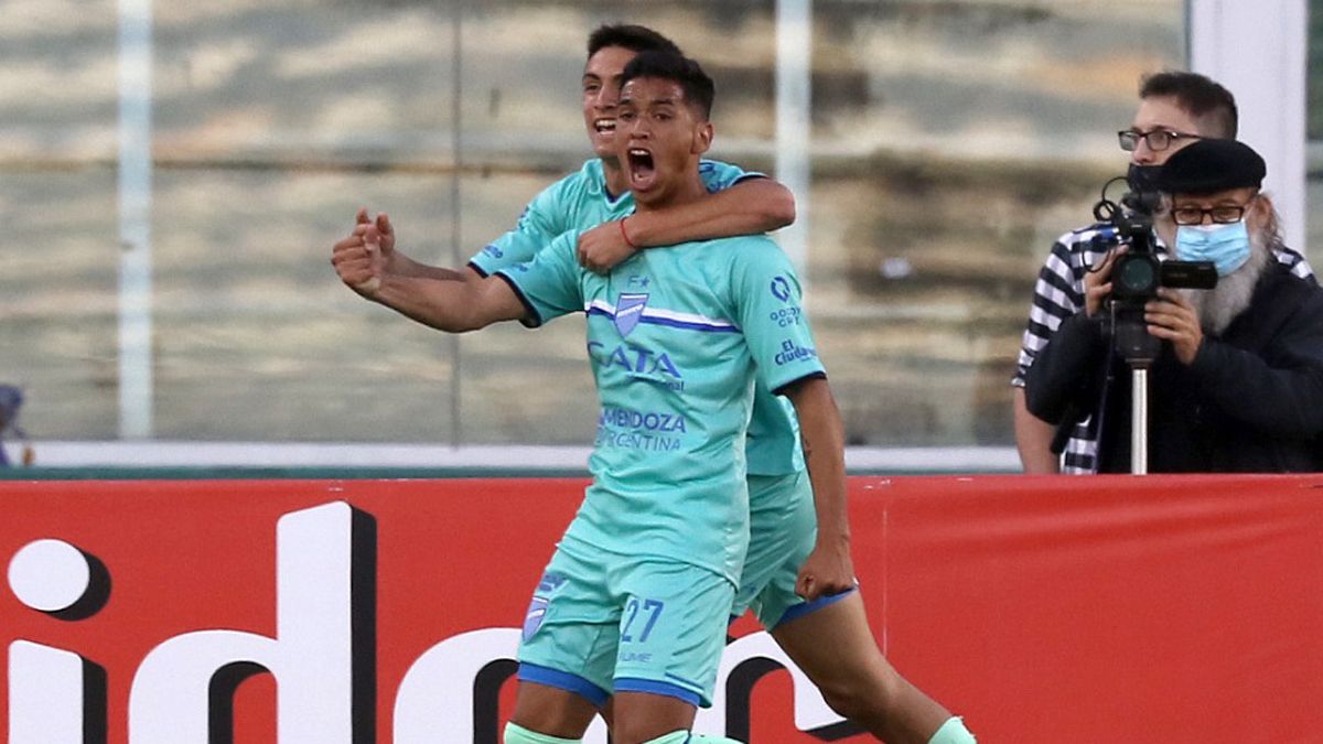 Godoy Cruz venció por penales a Racing y sigue en la Copa Argentina