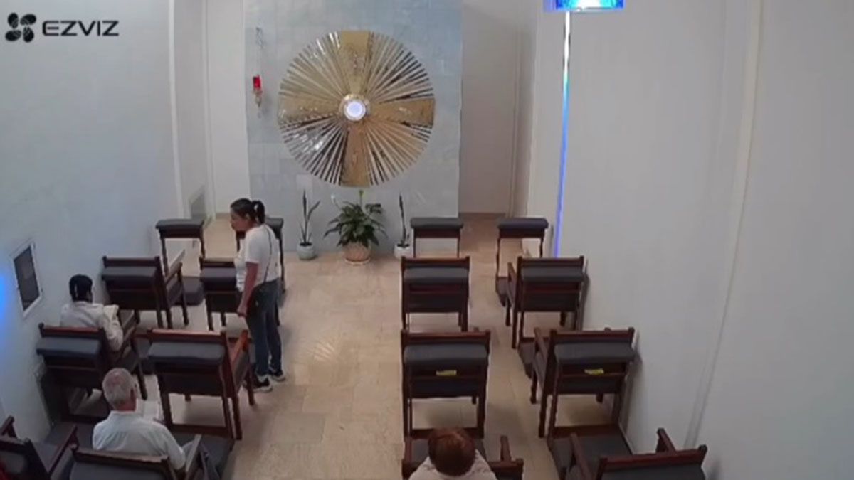 Deme cooperación: entró a una iglesia y asaltó a los abuelos que rezaban.