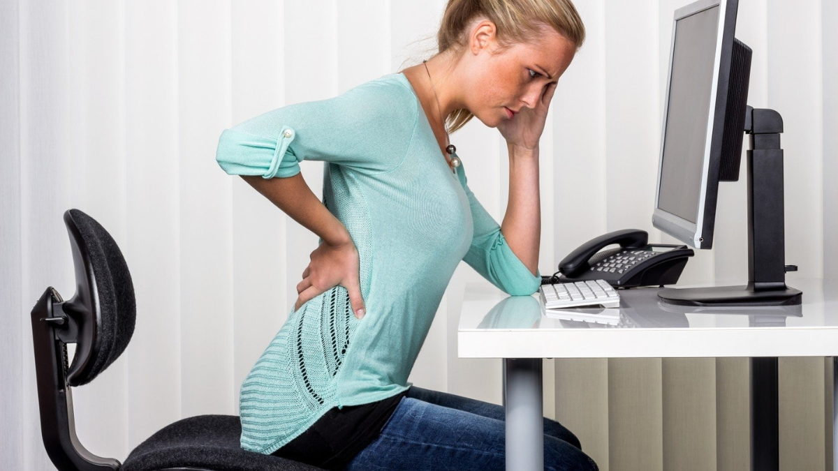 Esta dolencia no afecta solo a quienes trabajan con la computadora, sino también a deportistas como corredores o ciclistas. Esta dolencia no afecta solo a quienes trabajan con la computadora, sino también a deportistas como corredores o ciclistas.