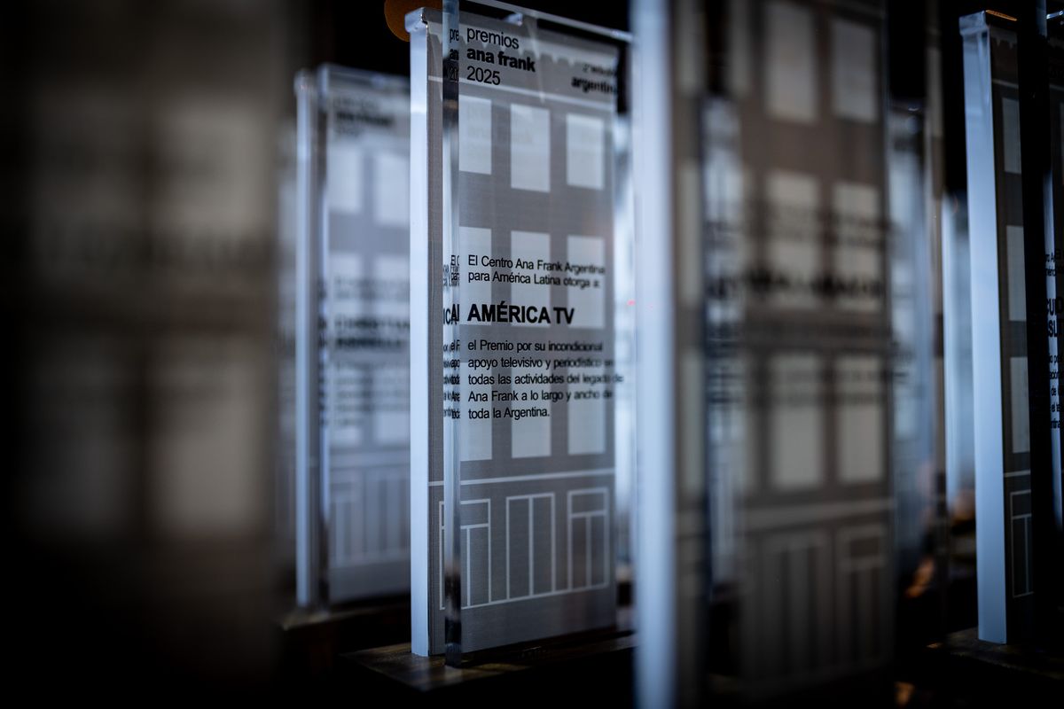 El Canal América TV fue premiado por su lucha contra la discriminación. El Canal América TV fue premiado por su lucha contra la discriminación.