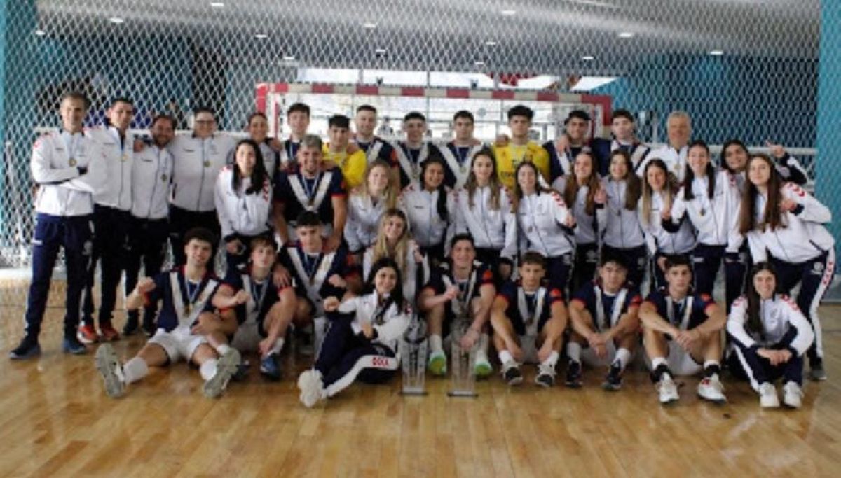 Los chicos y chicas de la Femebal (Metropolitana) se coronaron campeones argentinos juniors. Los chicos y chicas de la Femebal (Metropolitana) se coronaron campeones argentinos juniors.
