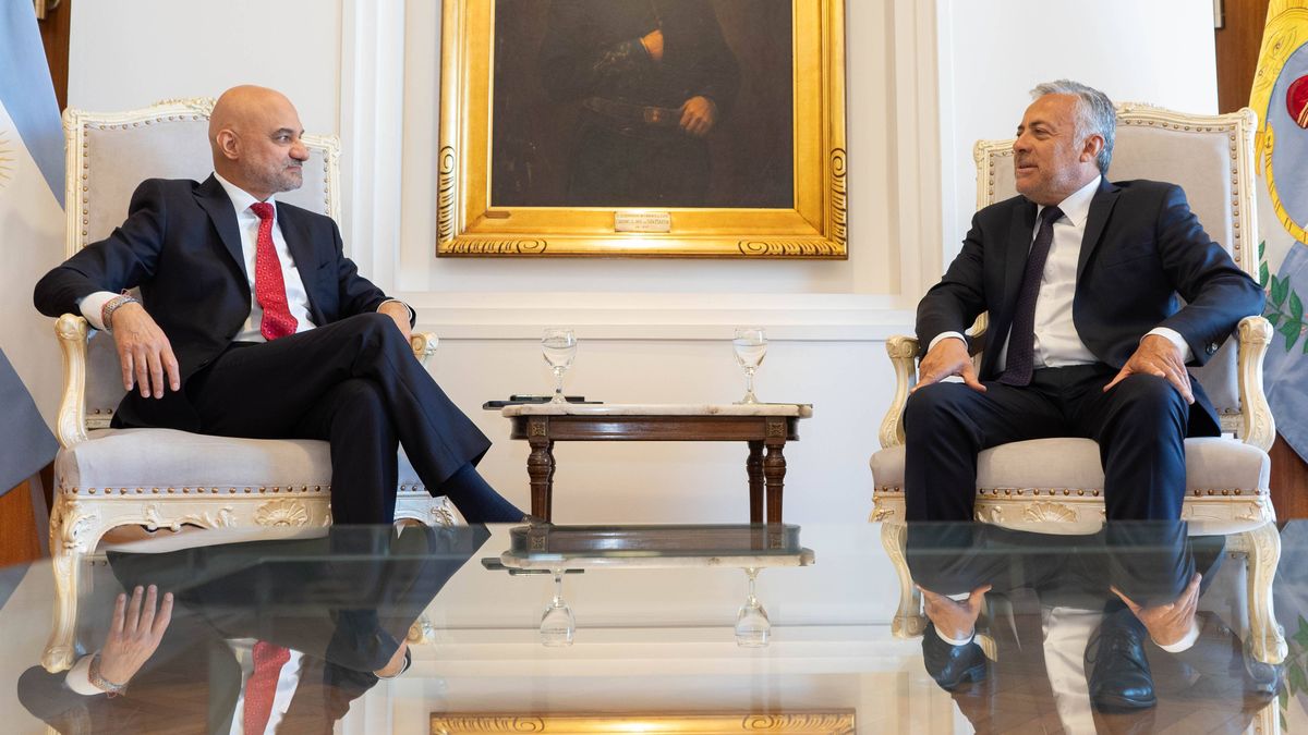 Alfredo Cornejo busca fortalecer la relación comercial con India y para ellos recibió al embajador Dinesh Bhatia. Alfredo Cornejo busca fortalecer la relación comercial con India y para ellos recibió al embajador Dinesh Bhatia.