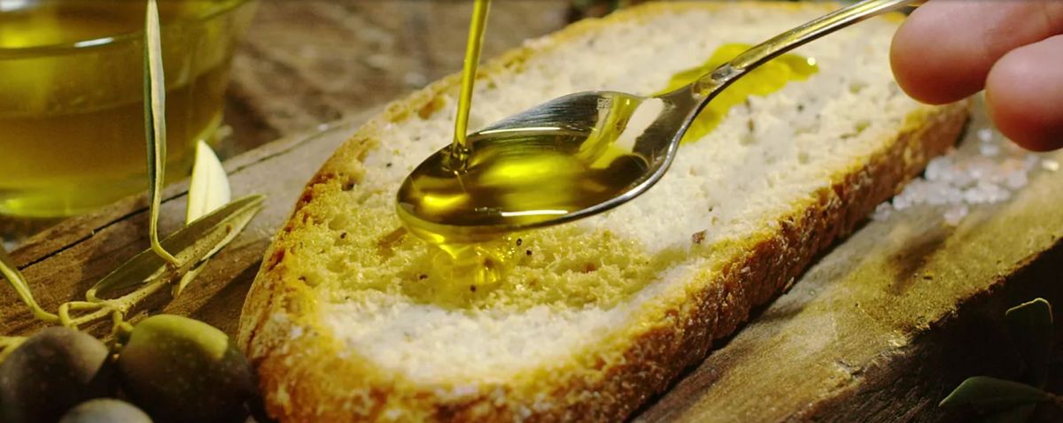 Diferencia entre un aceite de oliva virgen y uno extra virgen. Diferencia entre un aceite de oliva virgen y uno extra virgen.