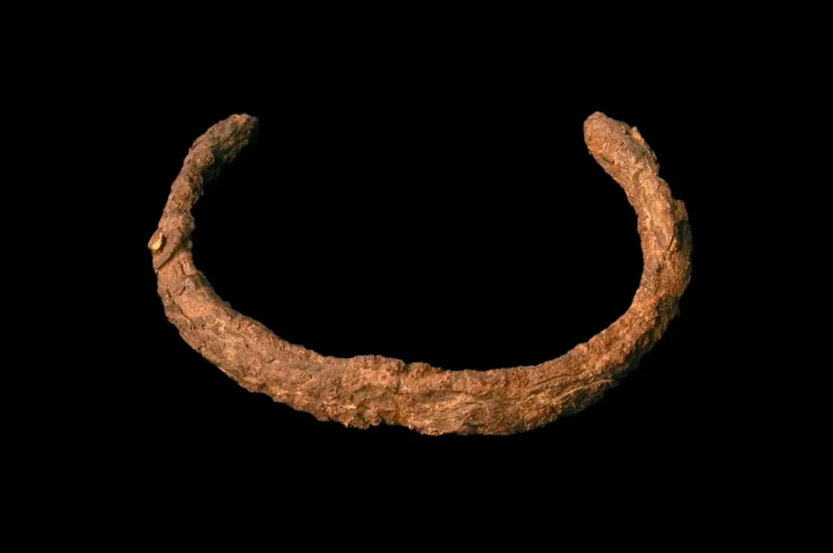 El descubrimiento de un brazalete llamó la atención de los arqueólogos que lo analizaron.