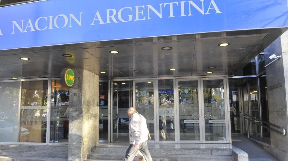 El Banco Nación bajó las tasas de los préstamos personales y para compra de vehículos