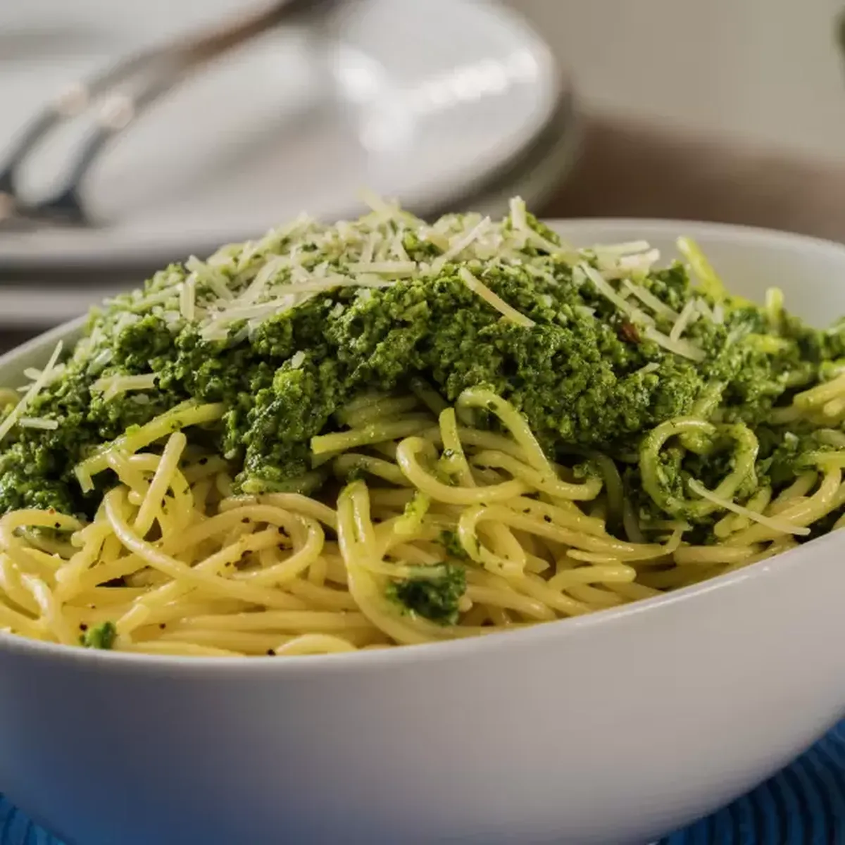 El pesto es una salsa con un sabor inconfundible. El pesto es una salsa con un sabor inconfundible.