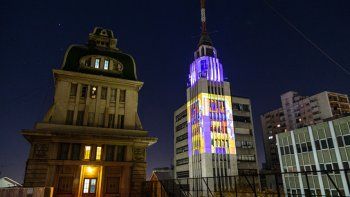 Romper el loop, la propuesta artística que realizó un mapping en el edificio Gómez