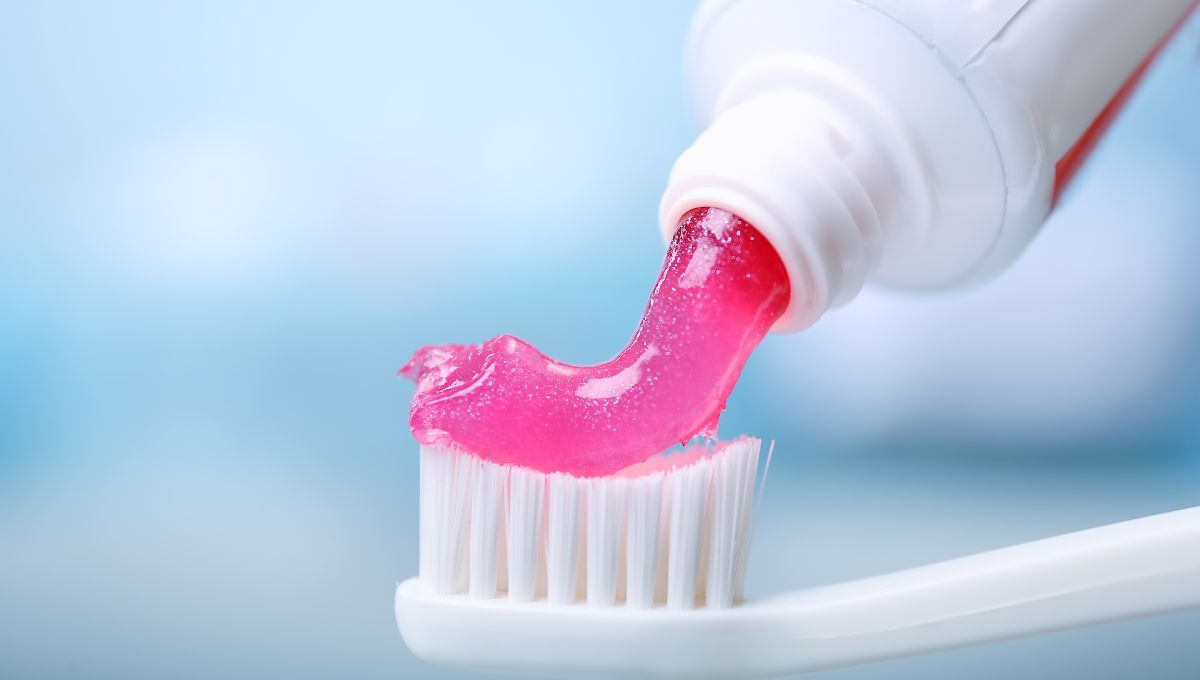 ANMAT prohíbe el uso y la venta de una marca de pasta de dientes en específico