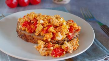 Cómo preparar Huevos pericos: la receta sabrosa y abundante con 5 ingredientes y en 10 minutos Cómo preparar Huevos pericos: la receta sabrosa y abundante con 5 ingredientes y en 10 minutos