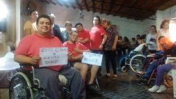 Jóvenes con discapacidad elaboran y venden pan