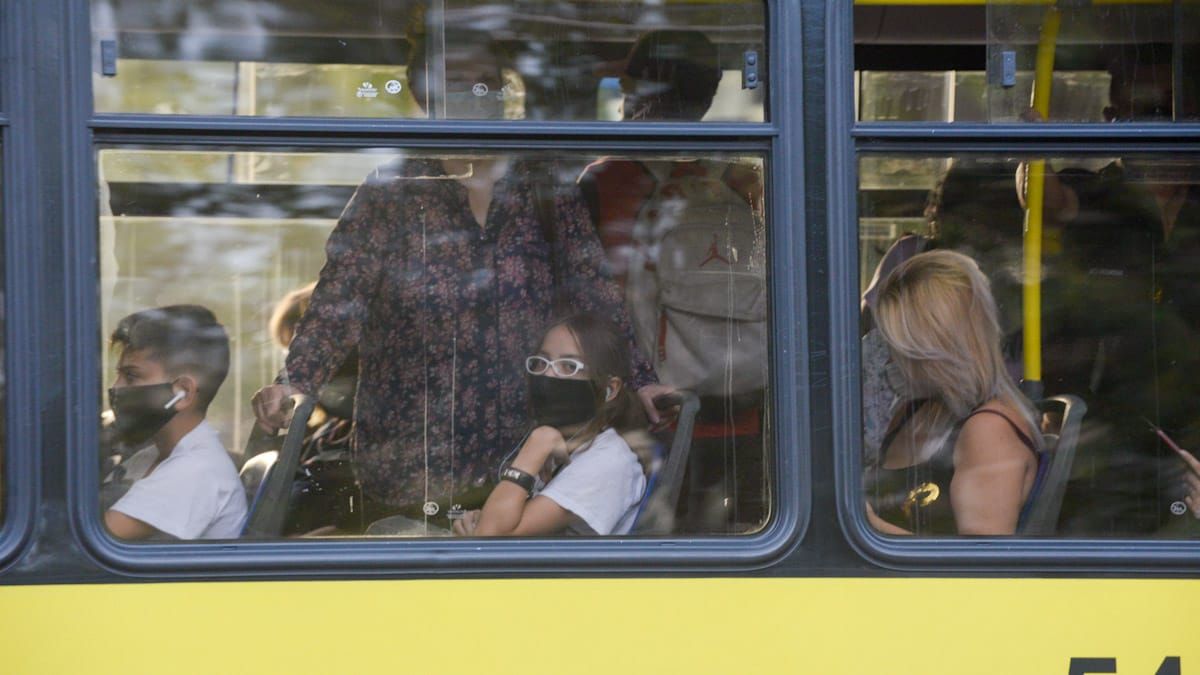 La ministra Nadal aconseja que el barbijo se siga utilizando en espacios cerrados, especialmente por aquellas personas de riesgo.