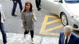Cristina presentó un escrito para defenderse de ocho casos de corrupción