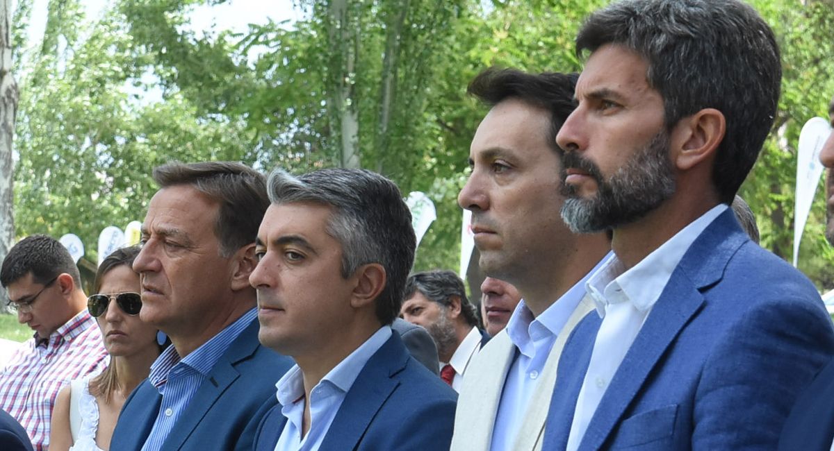 El gobernardo Rodolfo Suarez junto a los intendentes Sebastián Bragagnolo (Luján de Cuyo), Tadeo García Zalazar (Godoy Cruz) y Ulpiano Suarez (Ciudad).&nbsp;