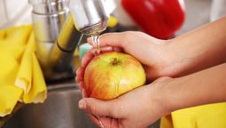 La forma correcta lavar Manzanas y eliminar los pesticidas, avalada por Harvard