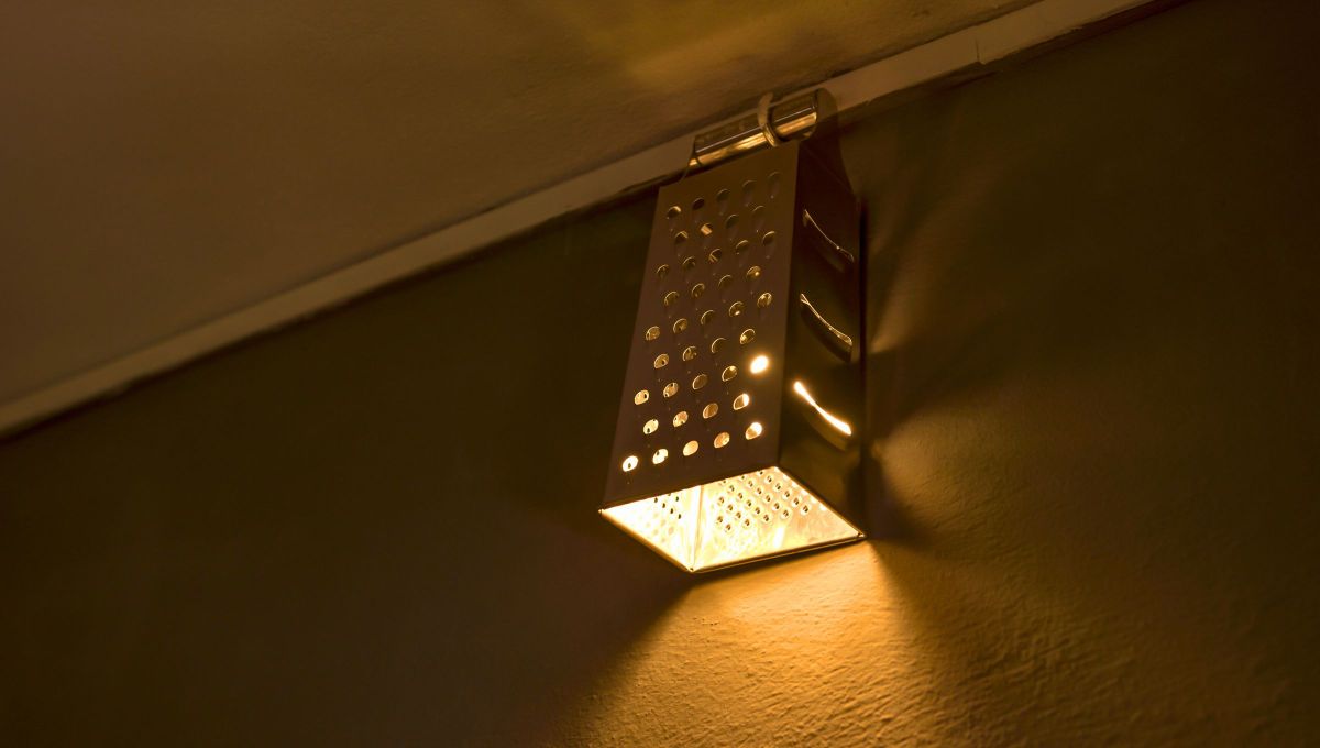 ¡Lista esta original y funcional lámpara fabricada con ese rallador que ya no usas más! ¡Lista esta original y funcional lámpara fabricada con ese rallador que ya no usas más!