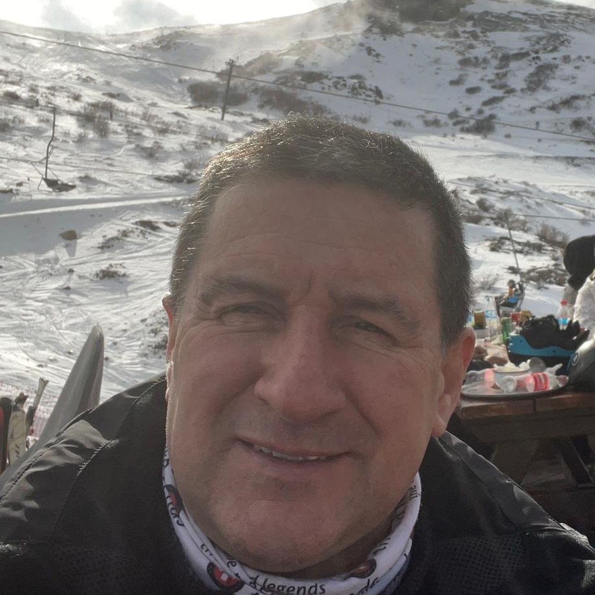 Martín Bacer es presidente de la Asociación Argentina de Instructores de Esquí, Snowboard y Pisteros Socorristas a la que pertenecía la mendocina Zoe Argerich. Martín Bacer es presidente de la Asociación Argentina de Instructores de Esquí, Snowboard y Pisteros Socorristas a la que pertenecía la mendocina Zoe Argerich.