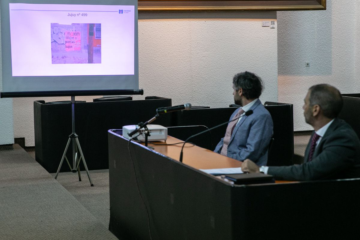 La audeicnia del jurado vecinal por el La audeicnia del jurado vecinal por el