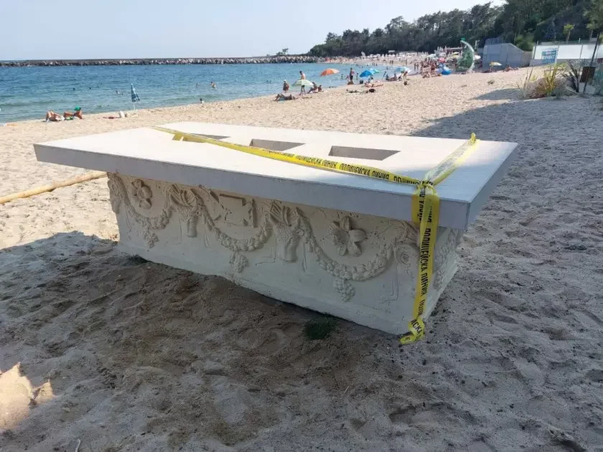 Un policía fue quien realizó el descubrimiento. Un policía fue quien realizó el descubrimiento.