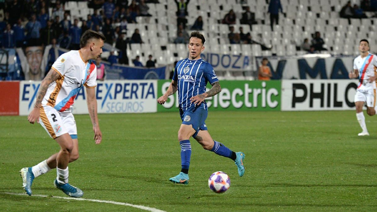 El volante Juan Andrada se ganó un lugar en mediocampo de Godoy Cruz.
