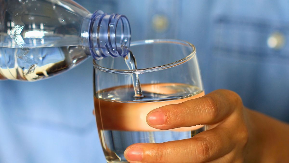 Uno de los cálculos para tomar agua es según el peso de cada uno. Uno de los cálculos para tomar agua es según el peso de cada uno.