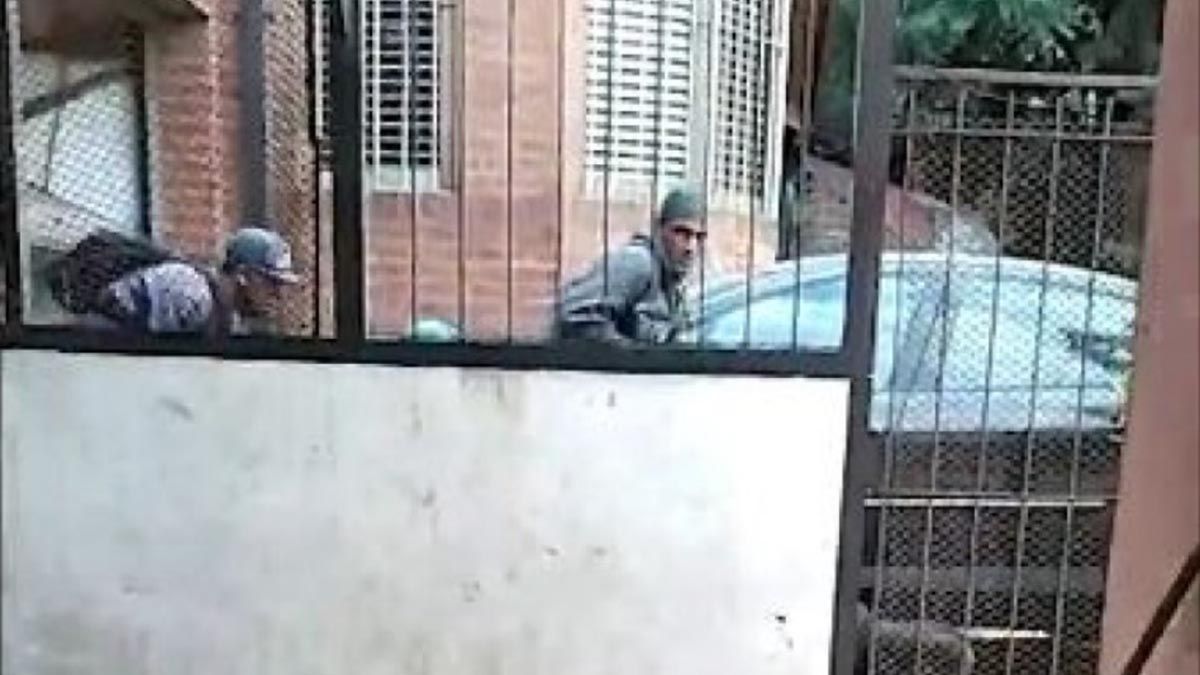 Video: amenazaron a un vecino que los filmaba luego de asesinar a un hombre para robarle el auto