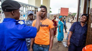 El ébola sigue sin control: murió un cuarto doctor en Sierra Leona
