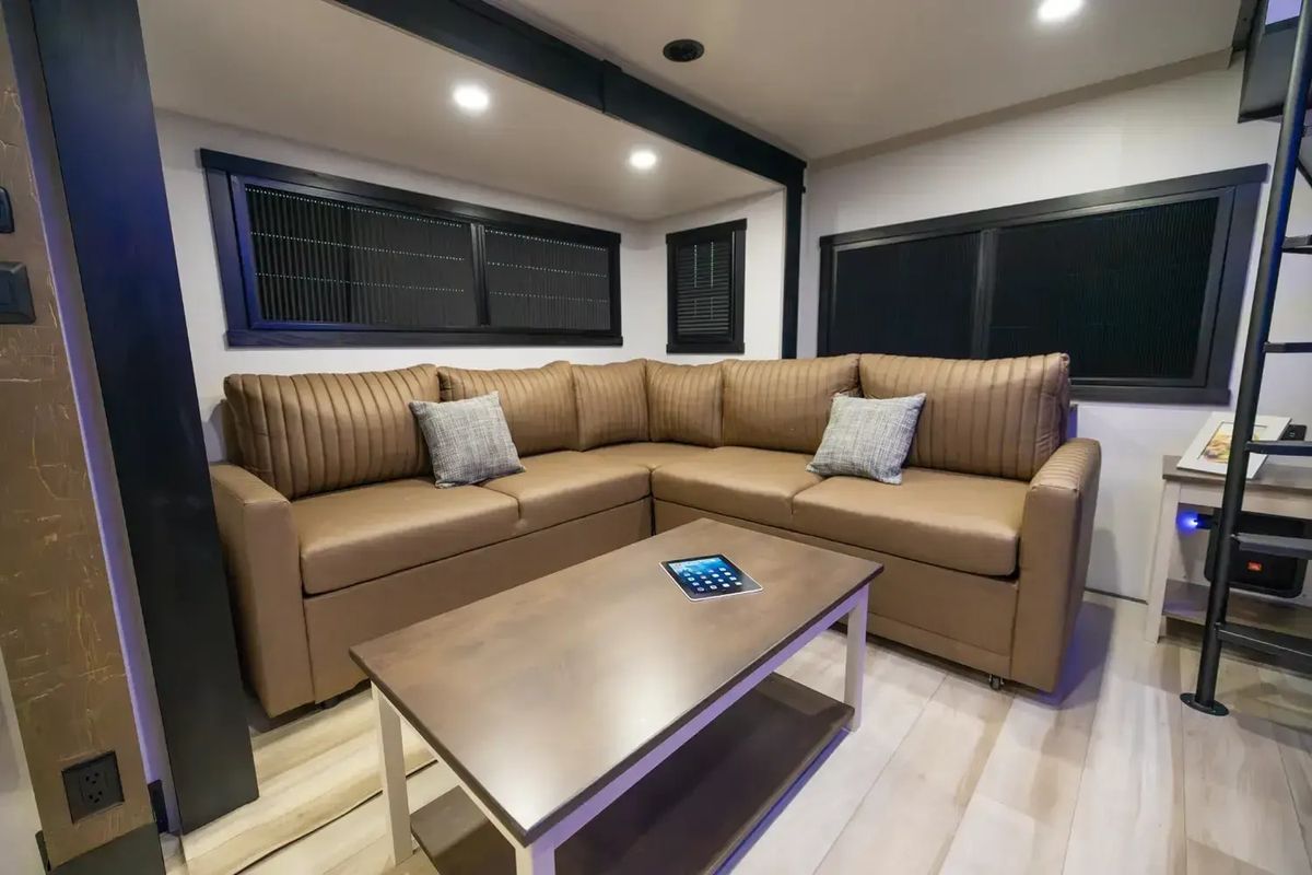 El living de esta casa rodante es todo un lujo. El living de esta casa rodante es todo un lujo.