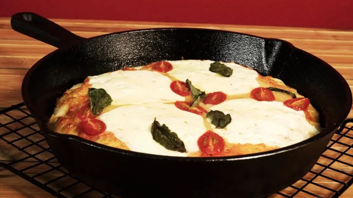El truco casero para recalentar la pizza en la sartén y mantenerla perfecta