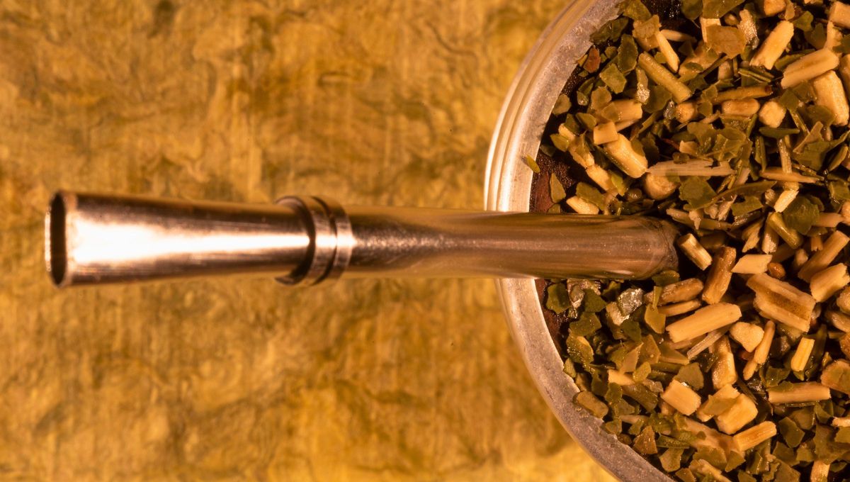 Tomar mate seguido y no limpiar la bombilla puede generar que esta se tape e incluso provoca acidez. Tomar mate seguido y no limpiar la bombilla puede generar que esta se tape e incluso provoca acidez.