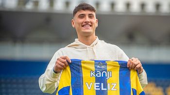 Alejo Véliz y las lágrimas que conmovieron a los hinchas de Rosario Central en su regreso al club