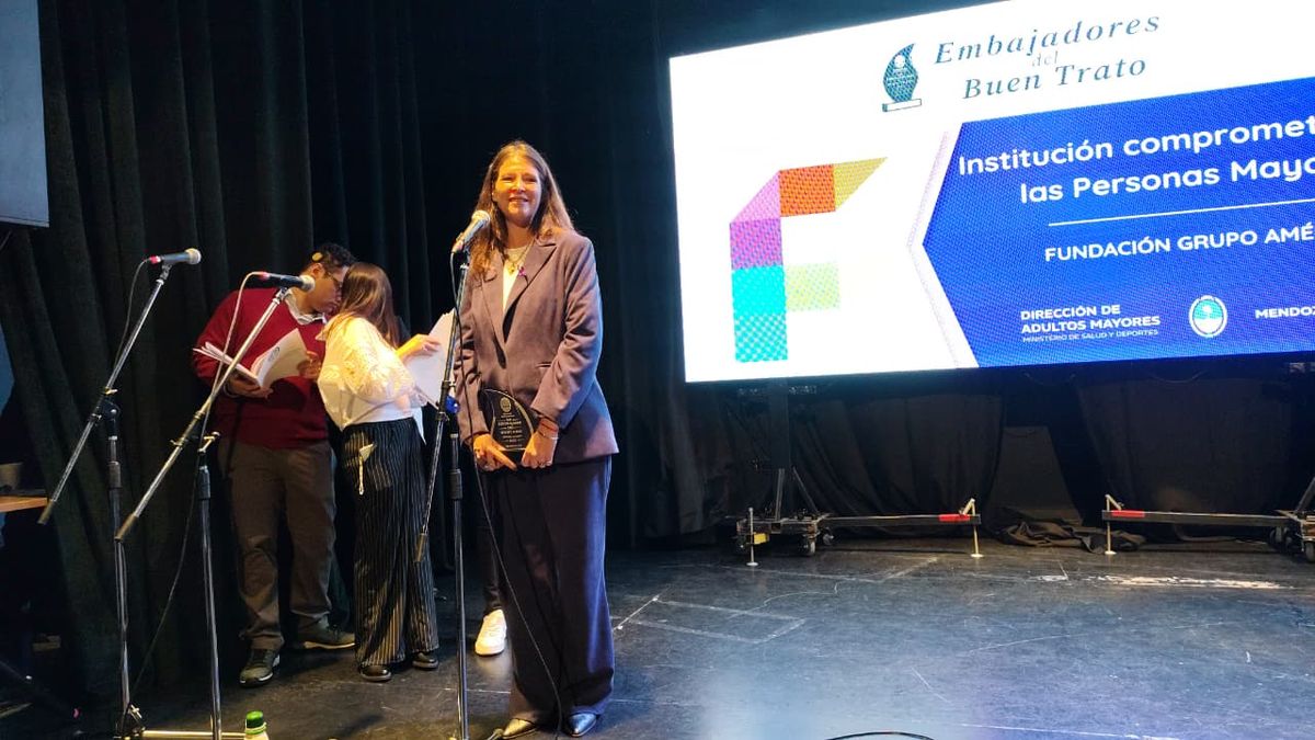 En representación de Fundación Grupo América, recibió la distinción "Embajadores del Buen Trato" su directora ejecutiva, Gabriela Alé. En representación de Fundación Grupo América, recibió la distinción "Embajadores del Buen Trato" su directora ejecutiva, Gabriela Alé.