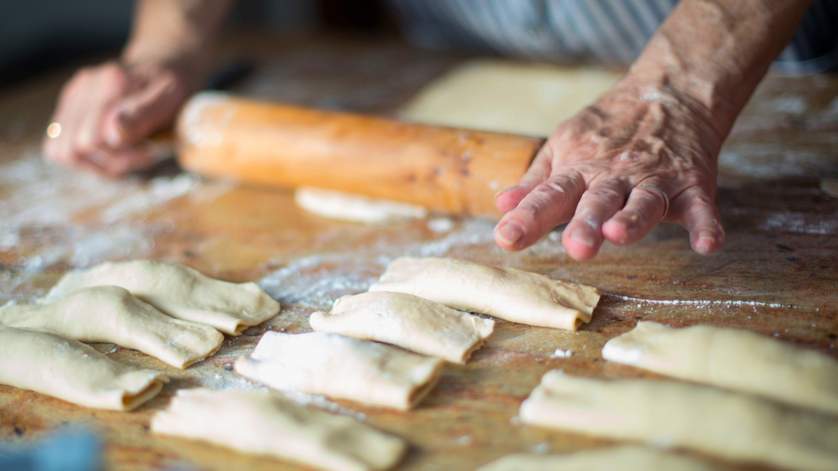 La receta de las casadielles se difundió por todo el mundo y este dulce se convirtió en un postre especial preparado por las abuelas. La receta de las casadielles se difundió por todo el mundo y este dulce se convirtió en un postre especial preparado por las abuelas.