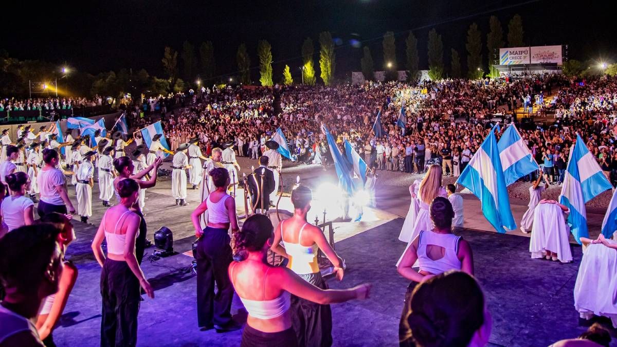 La fiesta de la Vendimia de Maipú no será este sábado sino el lunes, en el teatro griego del Parque Metropolitano. La fiesta de la Vendimia de Maipú no será este sábado sino el lunes, en el teatro griego del Parque Metropolitano.