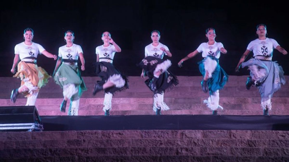 El show combinó danzas y tecnología. El show combinó danzas y tecnología.