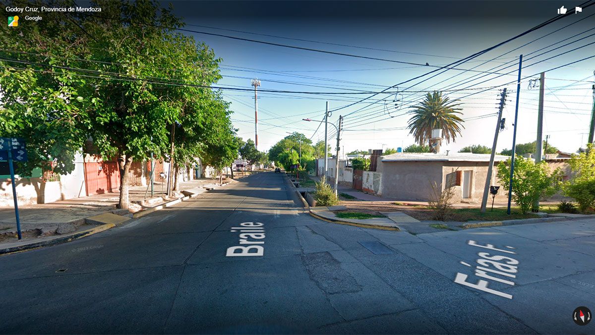 El efectivo de 29 años había ingresado al domicilio para asistir a una persona.