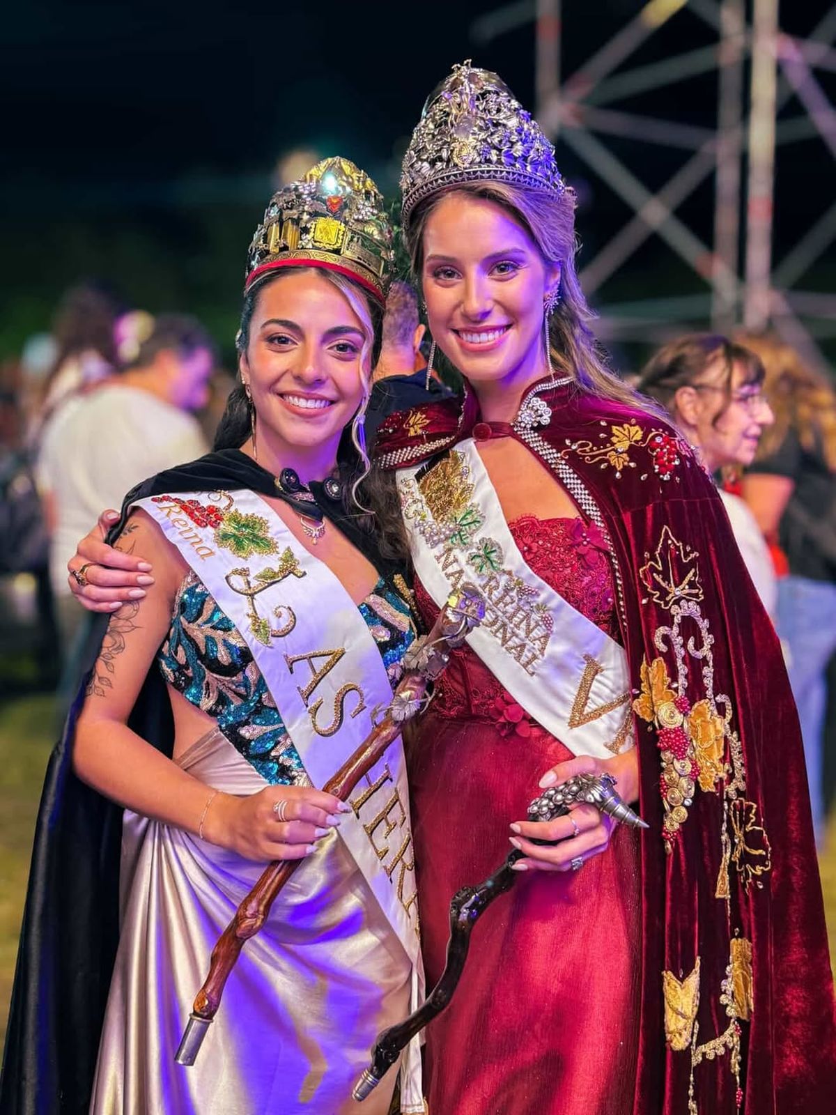 Alejandrina Funes es la actual reina nacional de la Vendimia y hace poco entregó su corona departamental de Las Heras a Chiara Baciocchi. Juntas hacen campaña para frenar el bullying en redes hacia las candidatas. Alejandrina Funes es la actual reina nacional de la Vendimia y hace poco entregó su corona departamental de Las Heras a Chiara Baciocchi. Juntas hacen campaña para frenar el bullying en redes hacia las candidatas.