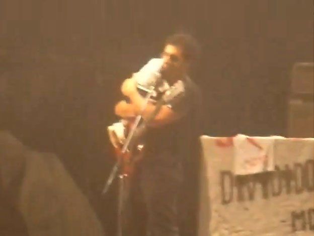 Insólito: Mollo dejó de cantar para devolverle su hija a un pésimo padre