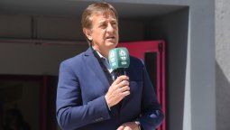 En su visita a Tunuyán para la inaguración de reformas en una escuela, el gobernador Rodolfo Suarez debió enfrentar un reclamo de trabajadores viñateros que le pidieron que interceda para que salga la la jubilación anticipada para viñateros que fracasó el martes.