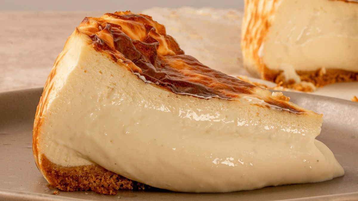 Cómo hacer la Torta vasca: la receta cremosa, riquísima e irresistible de los vascos con ingredientes sencillos
