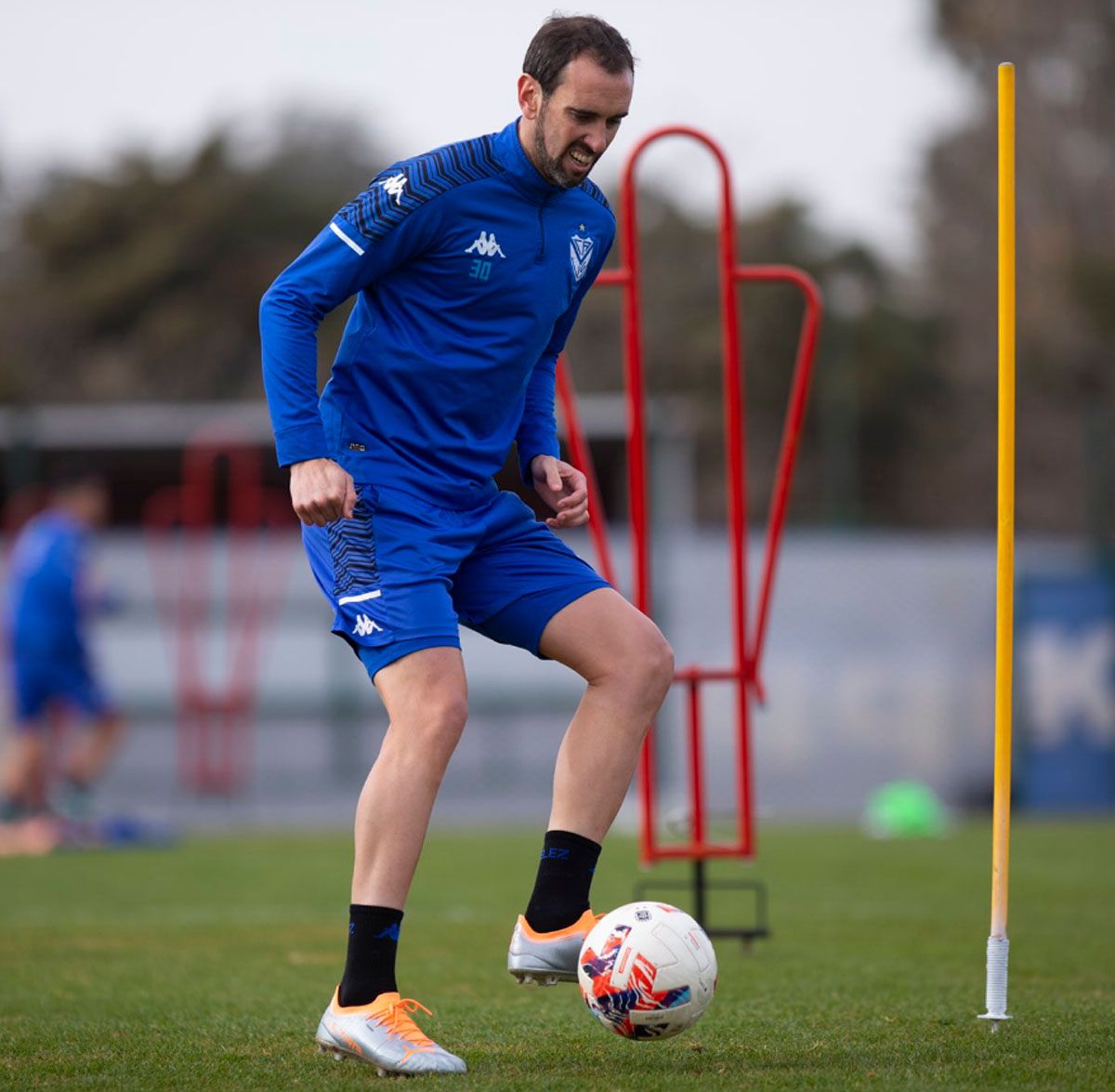 Diego Godín tuvo su primer entrenamiento en Vélez