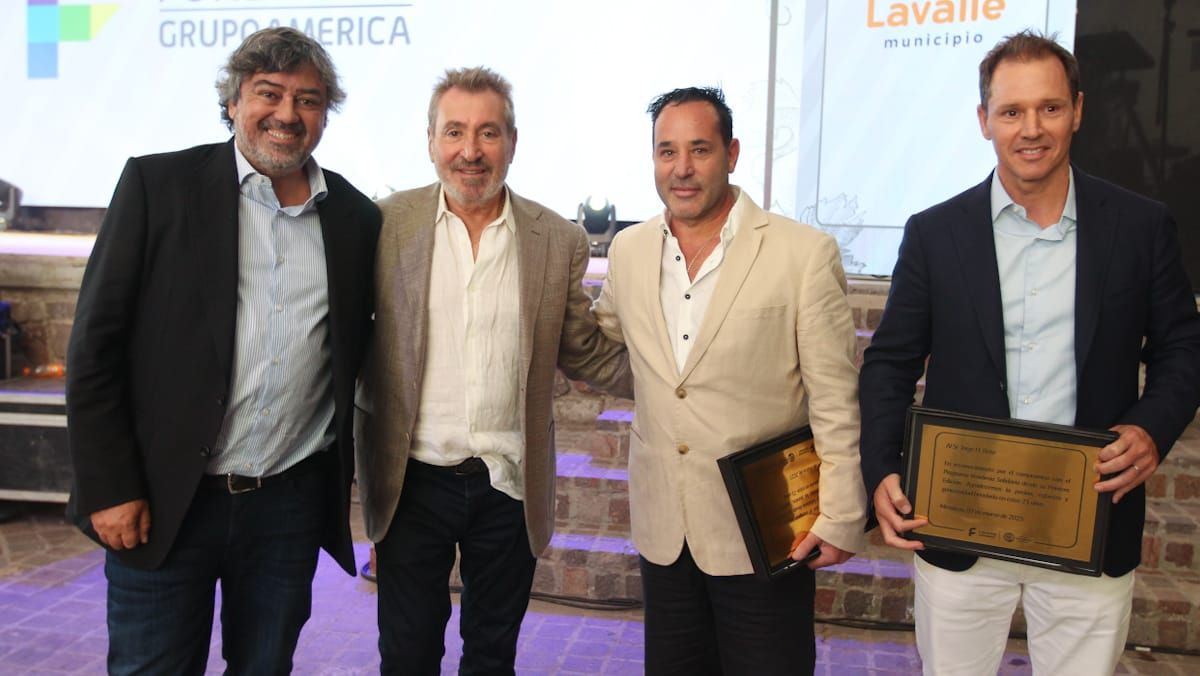 Reconocimientos. Juan Cruz Ávila, Daniel Vila, Adrián Yacopini y Jorge Brtio hijo. Reconocimientos. Juan Cruz Ávila, Daniel Vila, Adrián Yacopini y Jorge Brtio hijo.