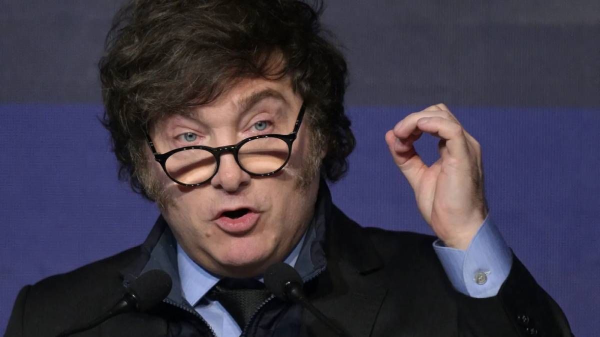 Javier Milei se metió de lleno en la campaña bonaerense con insultos a Axel Kicillof
