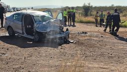Un accidente entre un camión y un auto dejó varias personas atrapadas en la Ruta 7, frente a la Destilería, en Luján. Un accidente entre un camión y un auto dejó varias personas atrapadas en la Ruta 7, frente a la Destilería, en Luján.