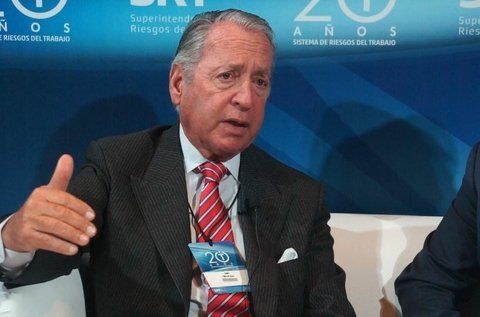 La UIA propone no pagar el sueldo a quien no se haya vacunado