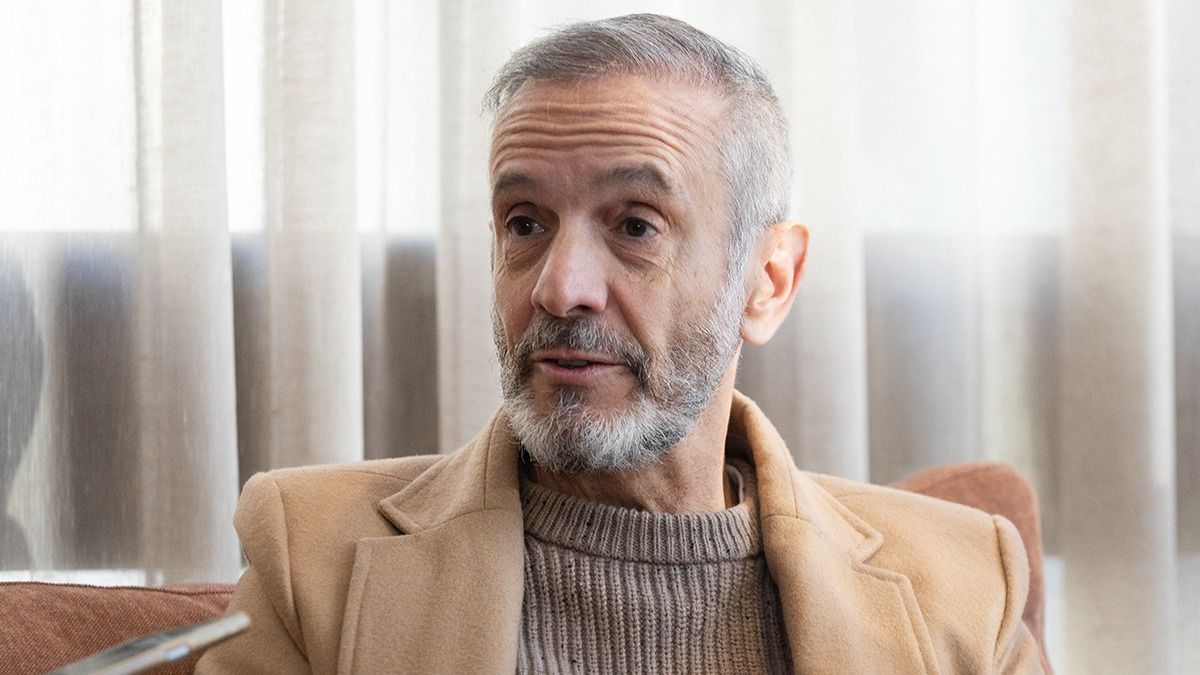 El traumatólogo recuerda cuando se asoció a sus colegas para fundar la Clínica Francesa, apenas recibido y sin pasar los 30 años de edad. El traumatólogo recuerda cuando se asoció a sus colegas para fundar la Clínica Francesa, apenas recibido y sin pasar los 30 años de edad.