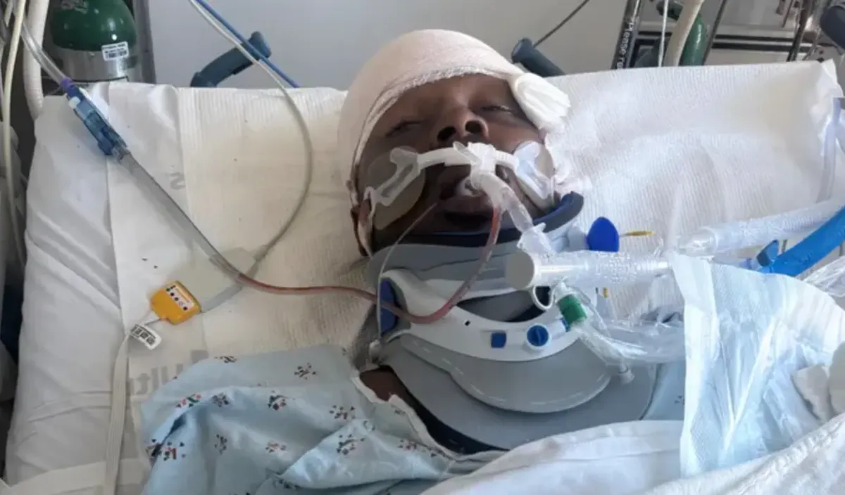 El joven fue tratado en el hospital, pero no pudieron salvarlo. El joven fue tratado en el hospital, pero no pudieron salvarlo.