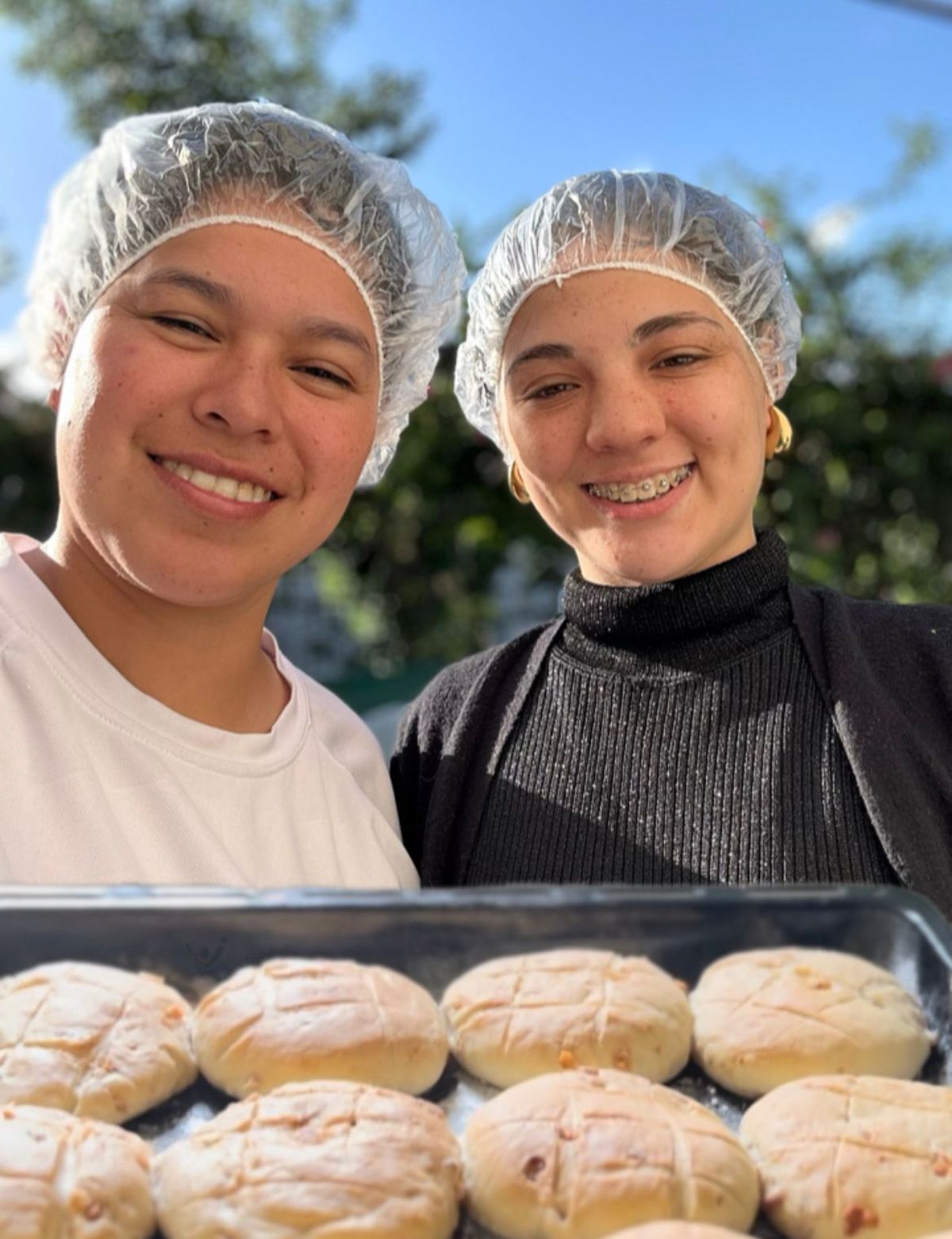 En seis meses, Ariadna y Noelia pasaron de vender una docena por semana a 20 por día. En seis meses, Ariadna y Noelia pasaron de vender una docena por semana a 20 por día.