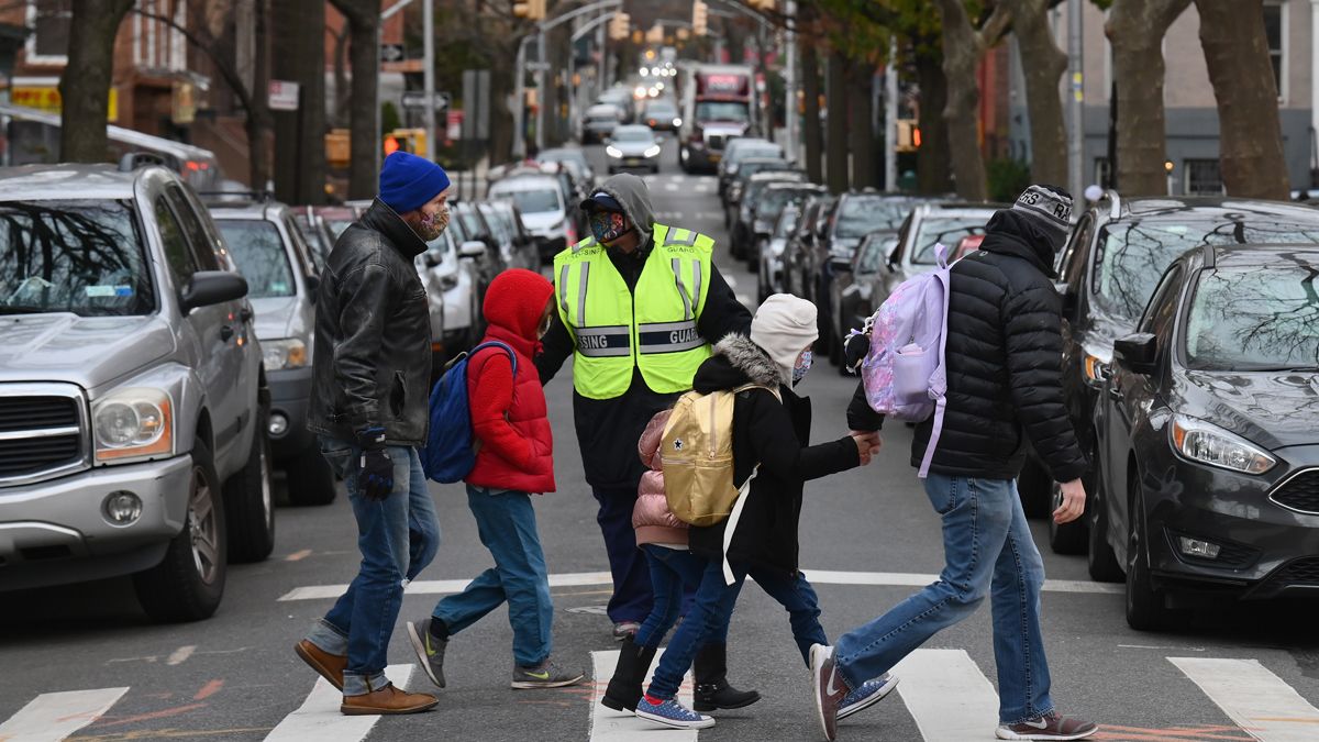 La esperanza de vida en Estados Unidos disminuyó la impactante cifra de un año en la primera mitad de 2020, con el coronavirus como uno de los motivos.